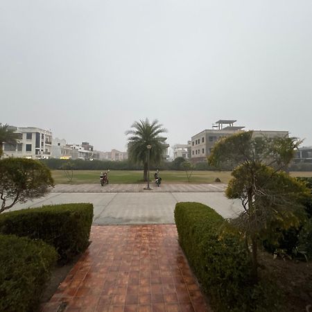 Pearl Suites At Omex Entrenity Vrindavan Bagian luar foto