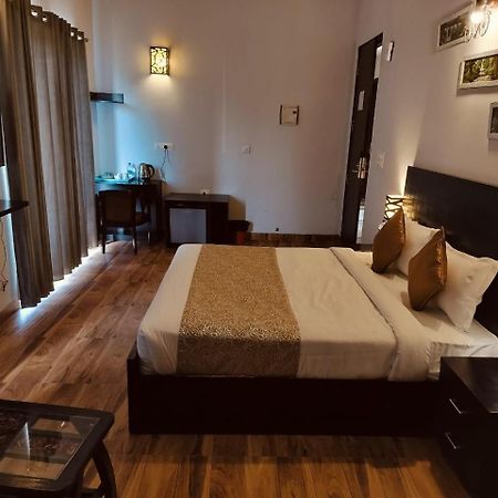 Pearl Suites At Omex Entrenity Vrindavan Bagian luar foto