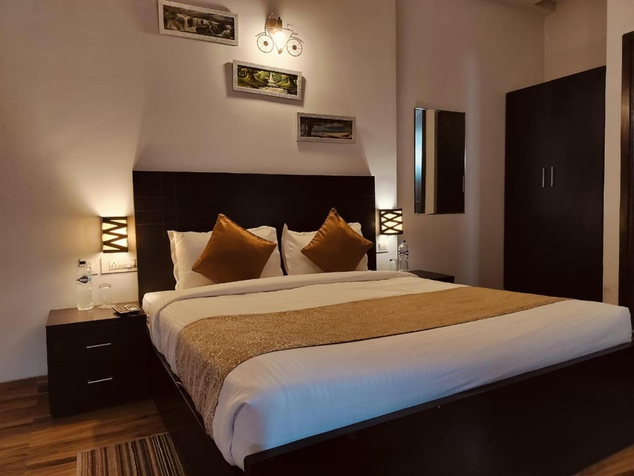 Pearl Suites At Omex Entrenity Vrindavan Bagian luar foto