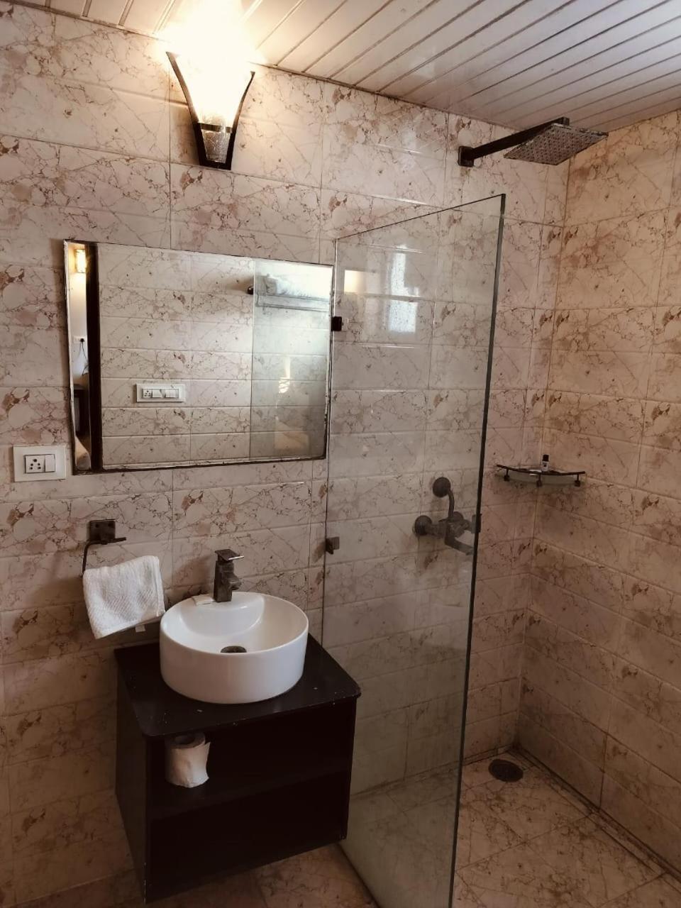 Pearl Suites At Omex Entrenity Vrindavan Bagian luar foto