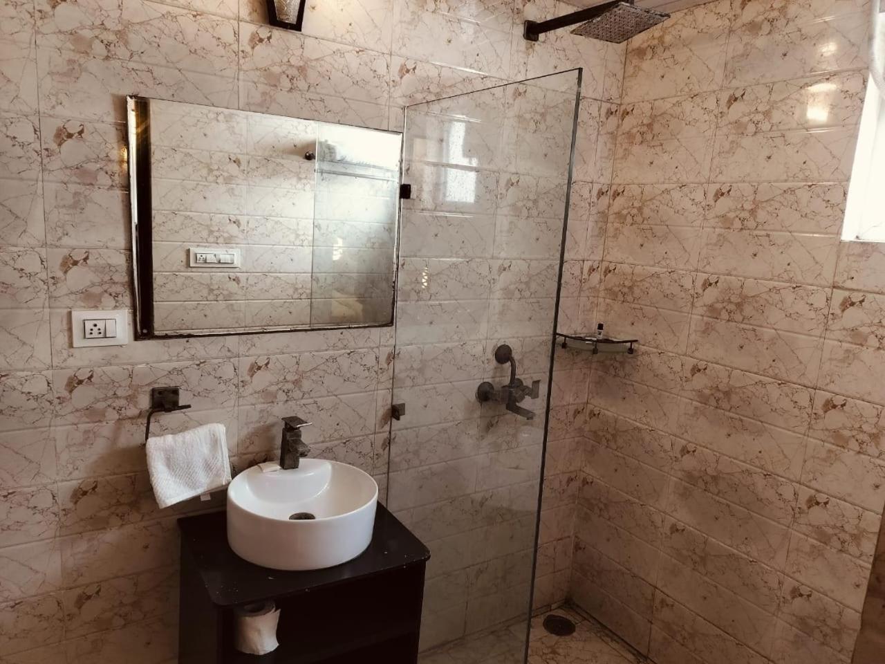 Pearl Suites At Omex Entrenity Vrindavan Bagian luar foto
