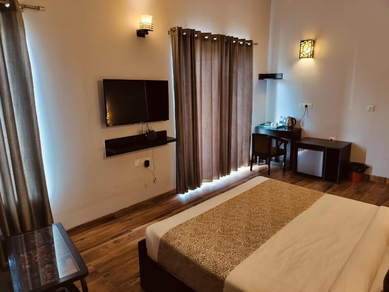 Pearl Suites At Omex Entrenity Vrindavan Bagian luar foto