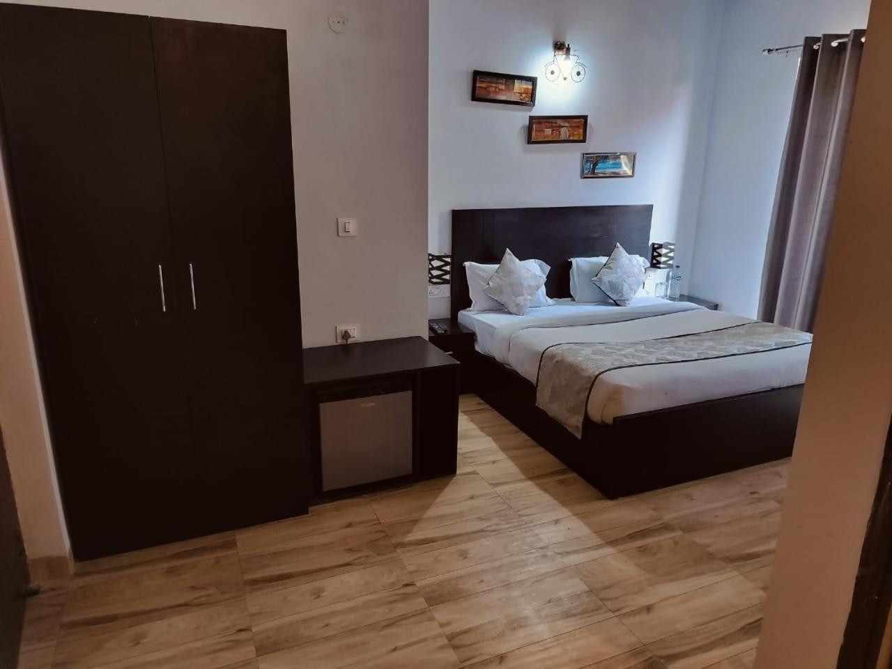 Pearl Suites At Omex Entrenity Vrindavan Bagian luar foto