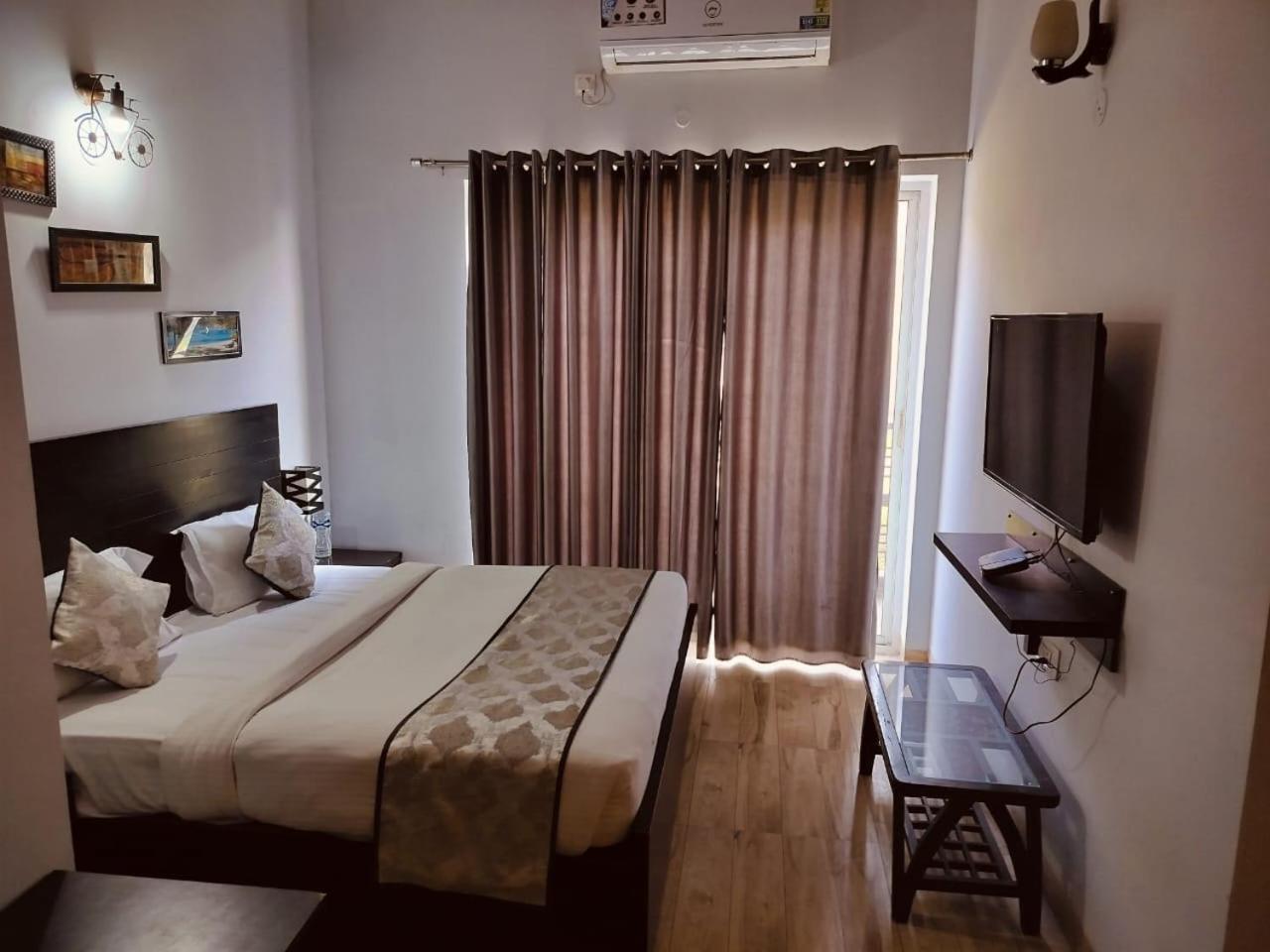 Pearl Suites At Omex Entrenity Vrindavan Bagian luar foto