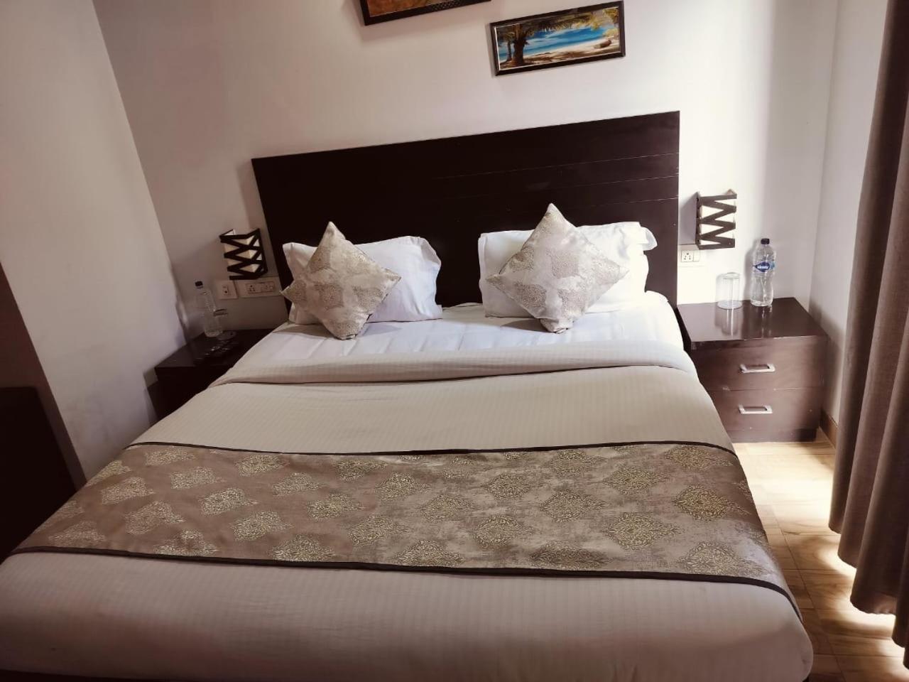 Pearl Suites At Omex Entrenity Vrindavan Bagian luar foto