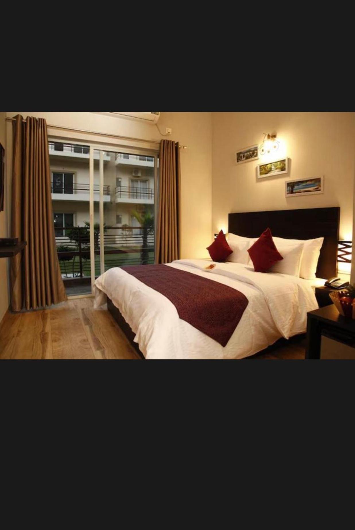 Pearl Suites At Omex Entrenity Vrindavan Bagian luar foto