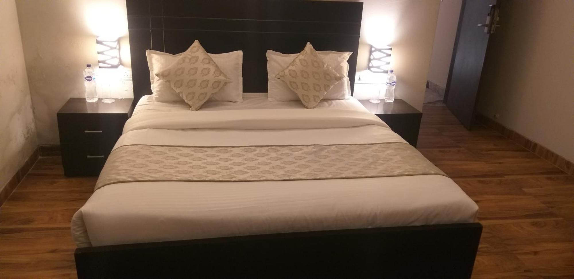 Pearl Suites At Omex Entrenity Vrindavan Bagian luar foto