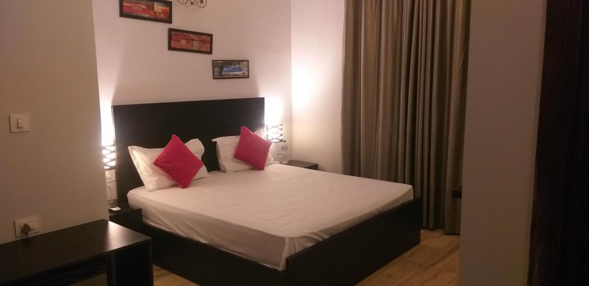 Pearl Suites At Omex Entrenity Vrindavan Bagian luar foto