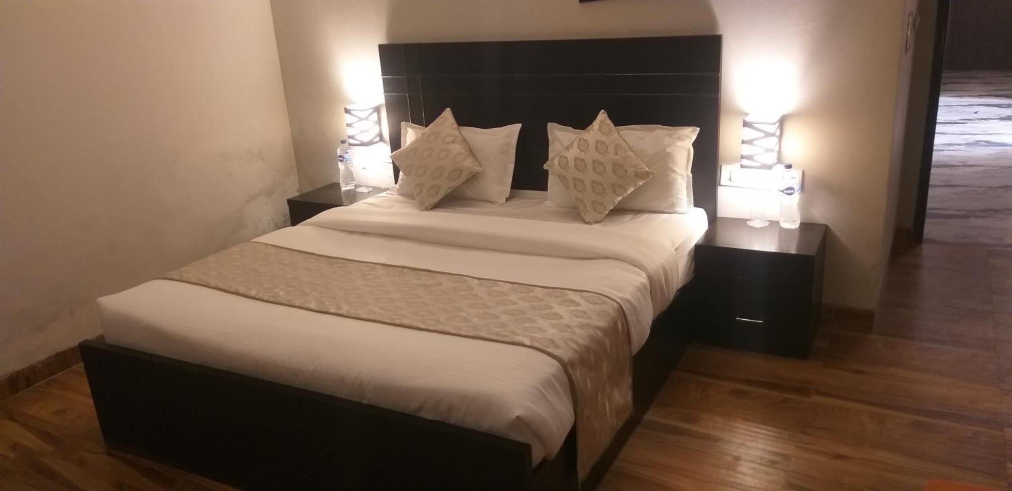 Pearl Suites At Omex Entrenity Vrindavan Bagian luar foto