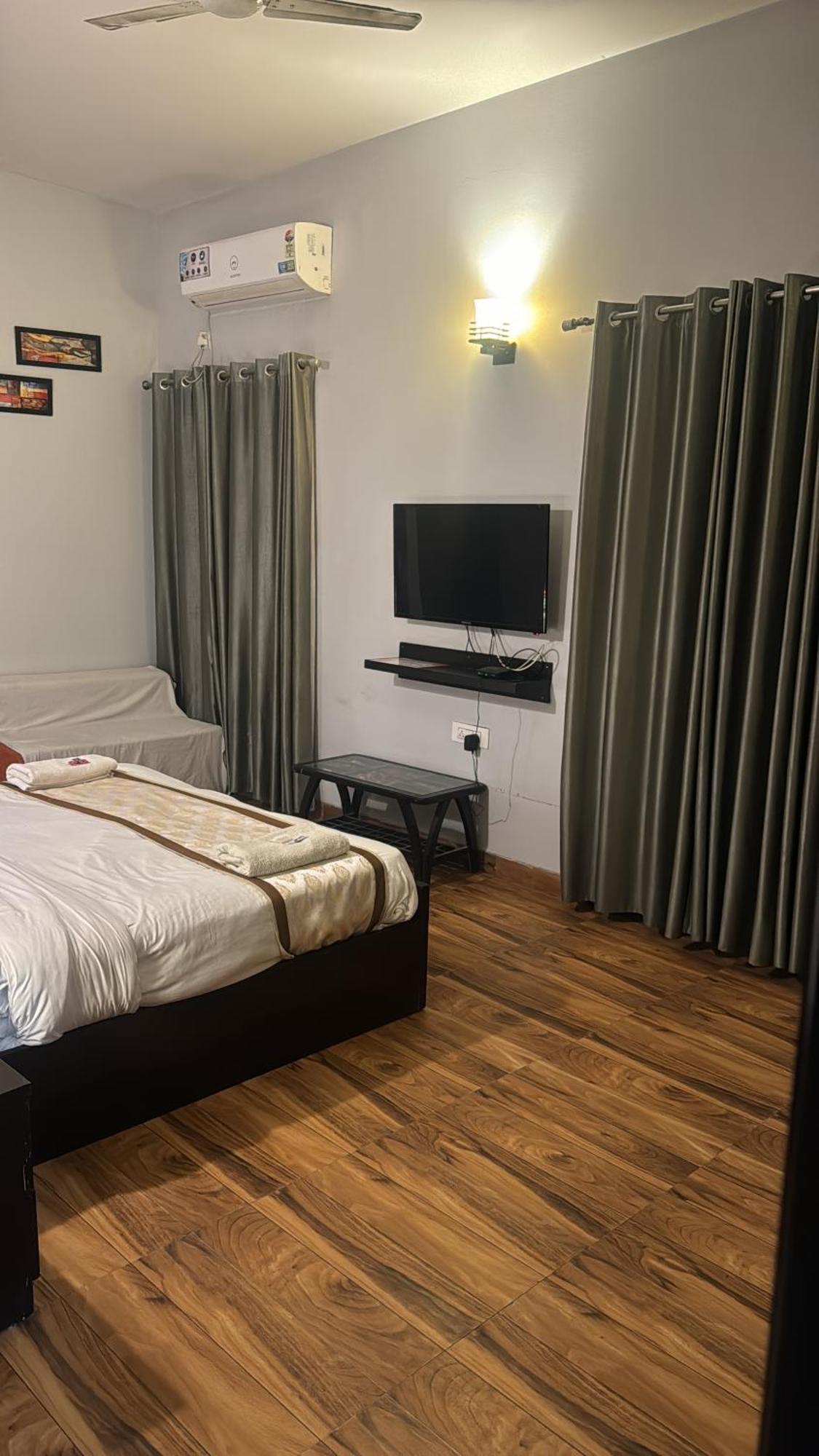 Pearl Suites At Omex Entrenity Vrindavan Bagian luar foto