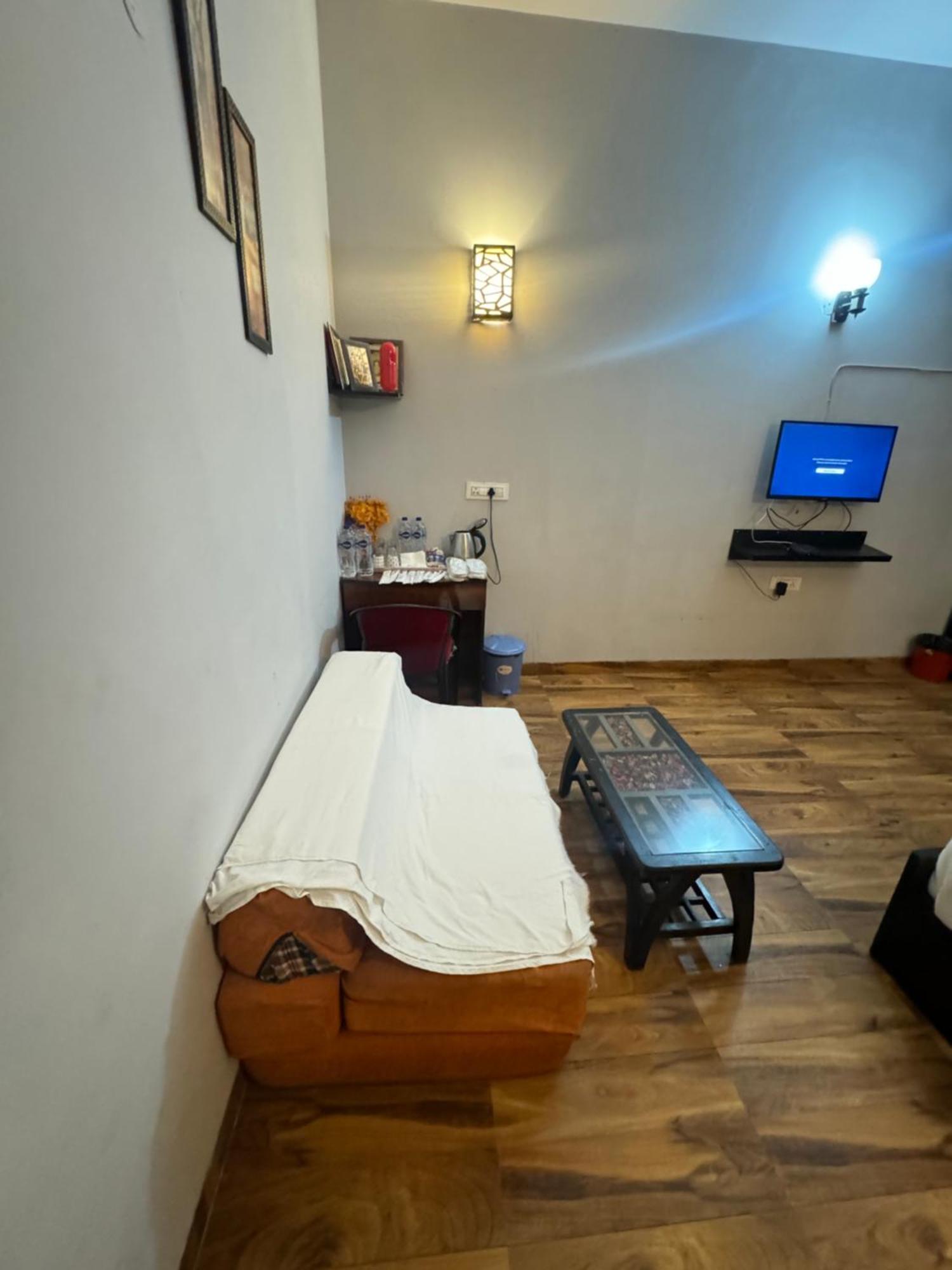 Pearl Suites At Omex Entrenity Vrindavan Bagian luar foto