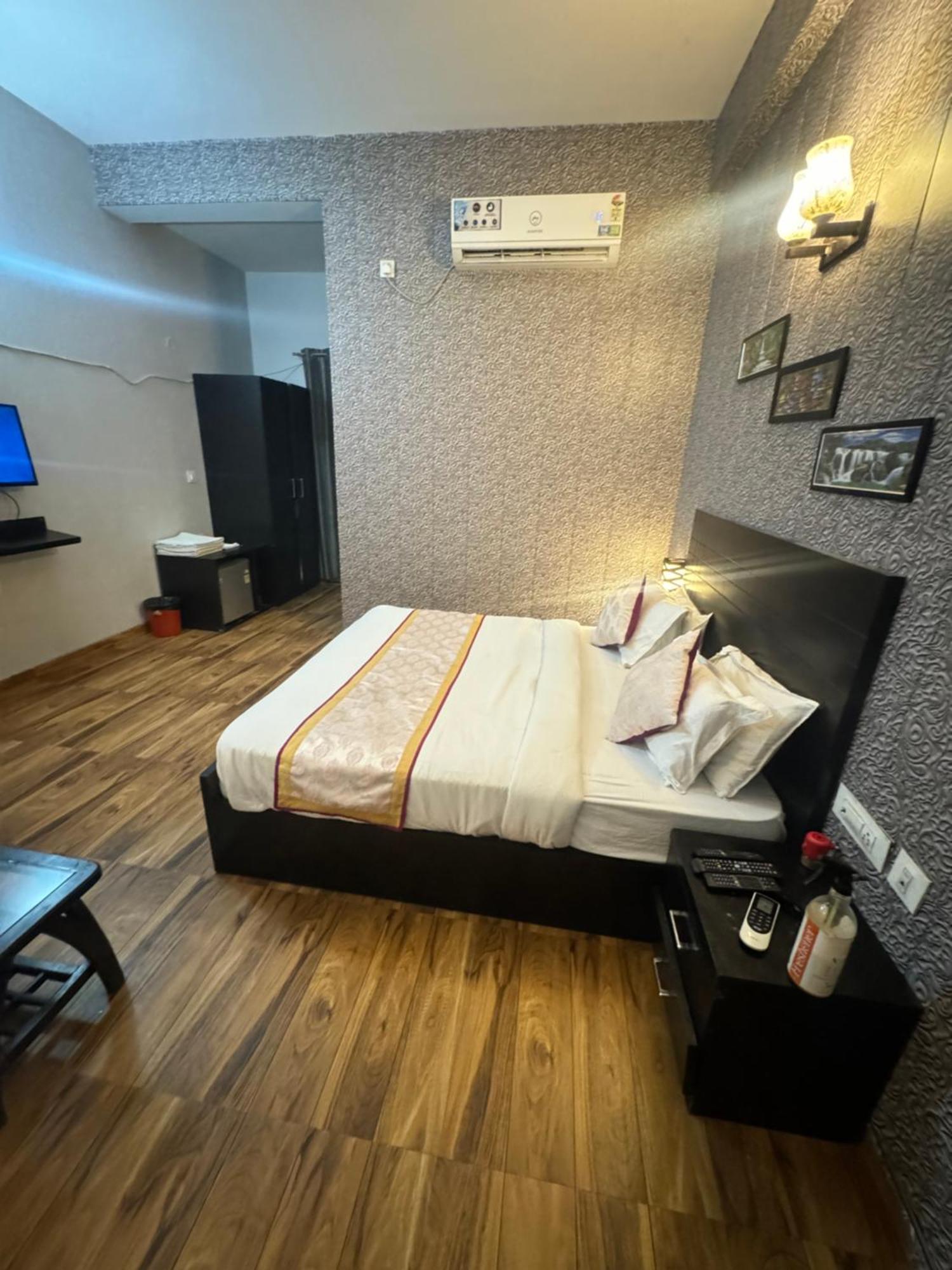 Pearl Suites At Omex Entrenity Vrindavan Bagian luar foto