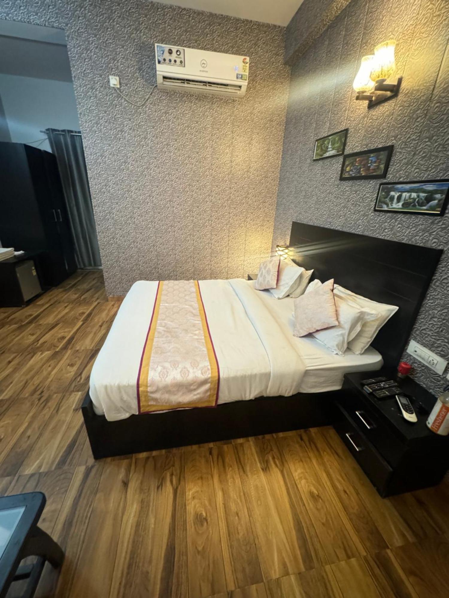 Pearl Suites At Omex Entrenity Vrindavan Bagian luar foto