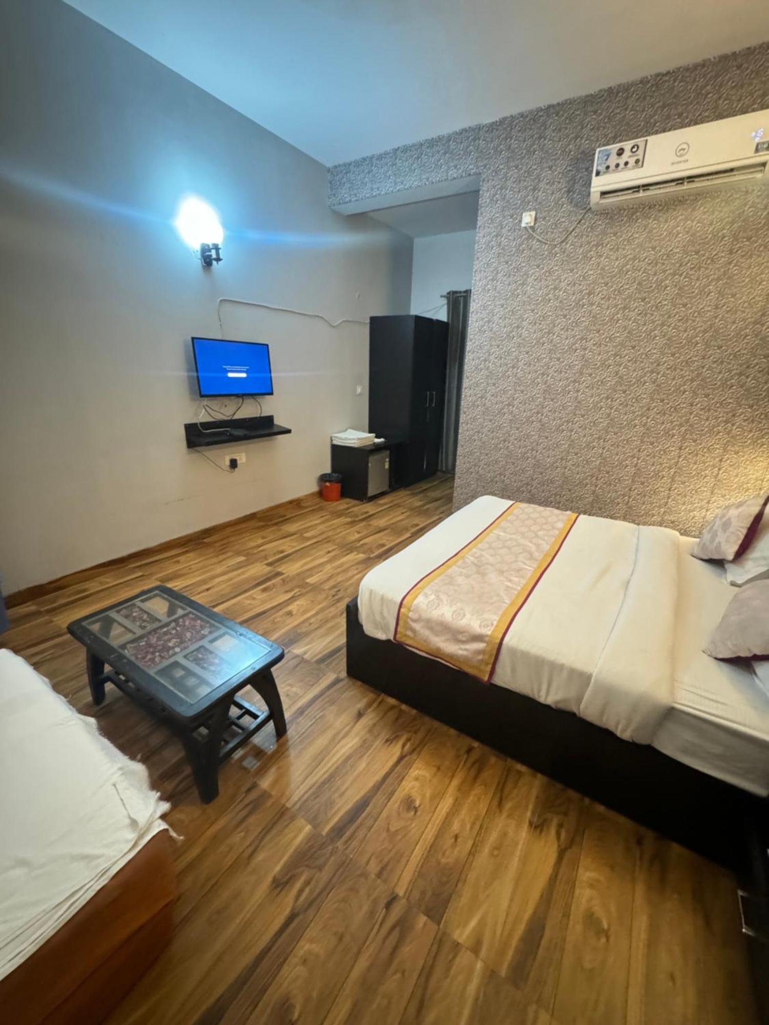 Pearl Suites At Omex Entrenity Vrindavan Bagian luar foto